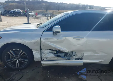 2019 Volvo Xc60 T5 Momentum z USA, uszkodzony, nr VIN LYV102DK7KB331806